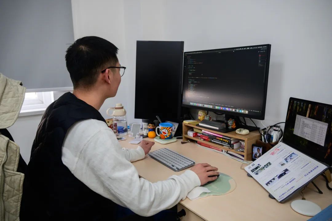 杜同学日常学习（学通社记者 梁翠莹 摄）.jpg